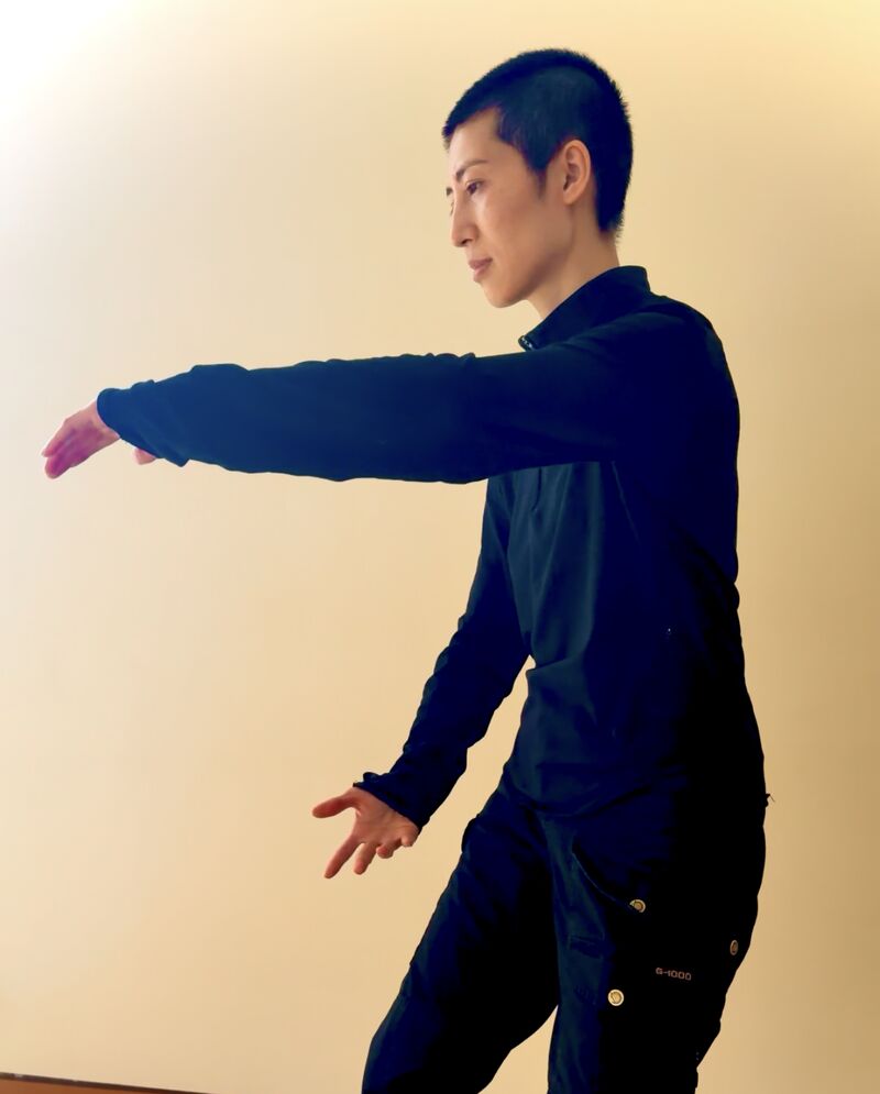 Dr. Scarlett Kettunen in a Qigong reach